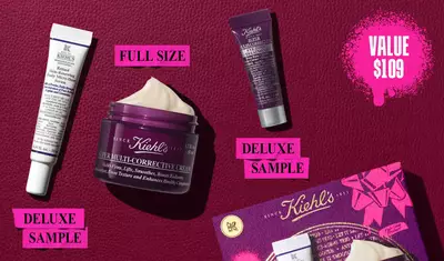 En grafik, mot en morkrod texturerad bakgrund, visar tre Kiehl’s-produkter och en presentask. En vit och lila tub med "Kiehl's Retinol Skin-Renewing Daily Micro-Dose Serum" ar markt "DELUXE SAMPLE" i ljusrosa. En lila burk med "Kiehl's Super Multi-Corrective Cream" med synlig kram ar markt "FULL SIZE" i ljusrosa. En liten lila tub med "Kiehl's Super Multi-Corrective Eye Zone Treatment" ar markt "DELUXE SAMPLE" i ljusrosa. I det nedre hogra hornet syns en lila Kiehl’s presentask som visar samma tre produkter, dekorerad med ljusrosa grafiska fargstank.