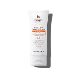 En 30 ml flaska med Kiehl’s Ultra-Light Daily UV Defense mot en vit bakgrund.