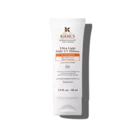 En 30 ml flaska med Kiehl’s Ultra-Light Daily UV Defense mot en vit bakgrund.