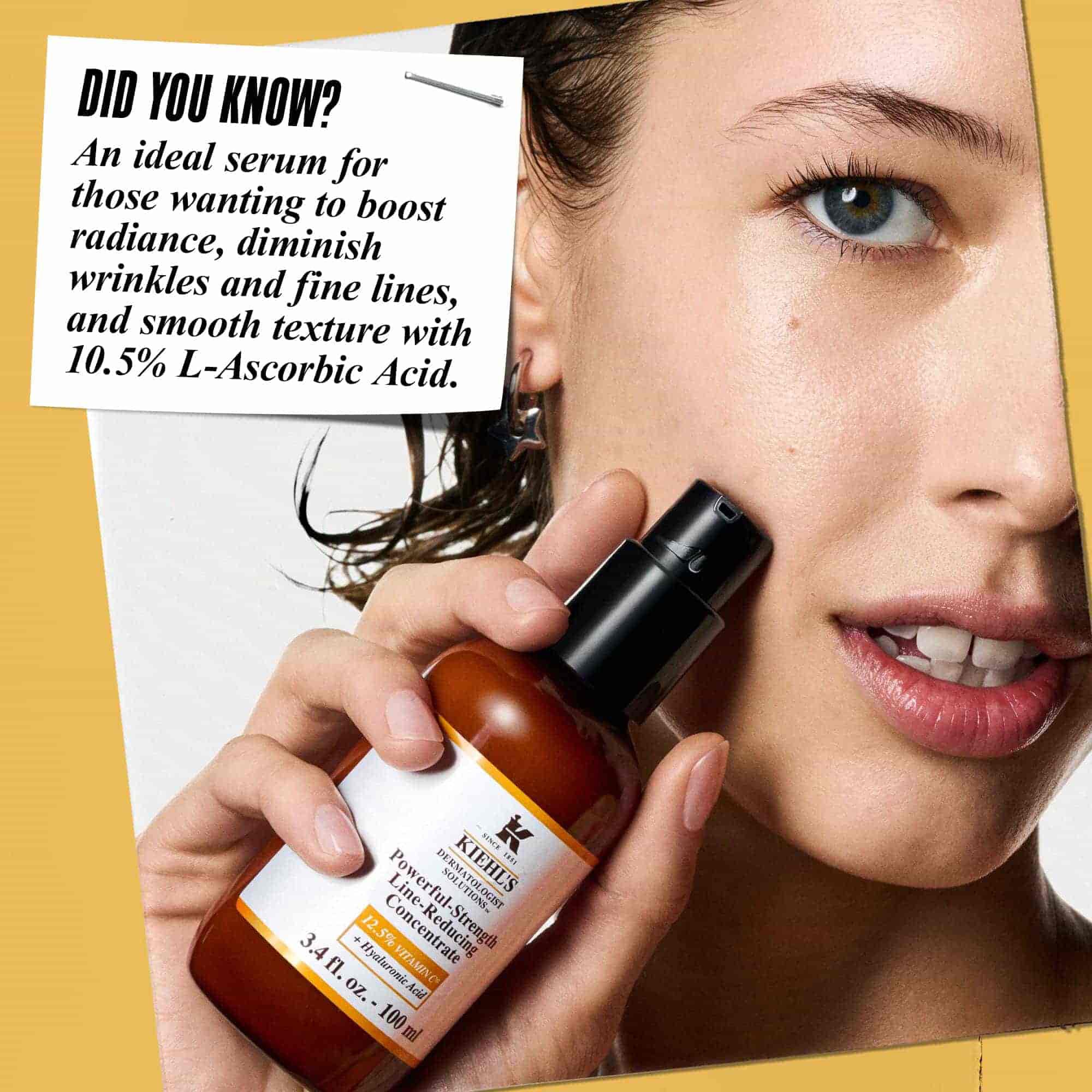 En person som applicerar Powerful-Strength Line-Reducing Concentrate i ansiktet. Texten lyder: "Visste du att? Perfekt for ojamn hudton, detta mycket effektiva serum ar formulerat med 12,5% fragmenterad C-vitamin och hyaluronsyra."