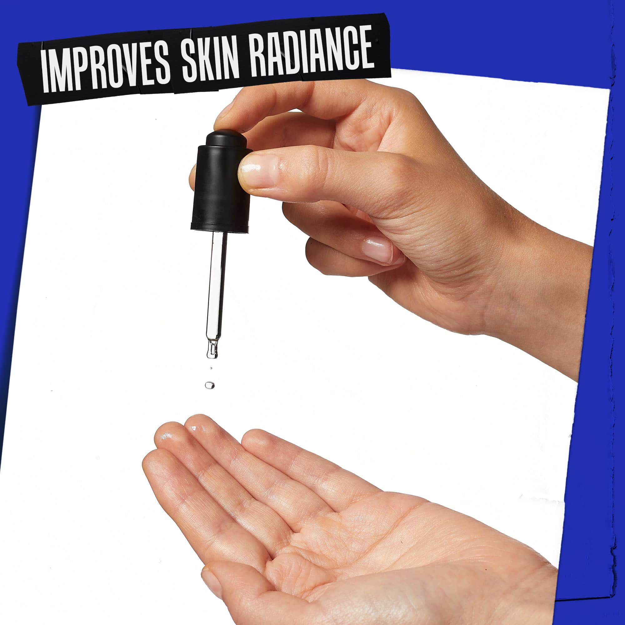 En hand dar Midnight Recovery Concentrate droppas på, markt "Forbattrar hudens lyster".