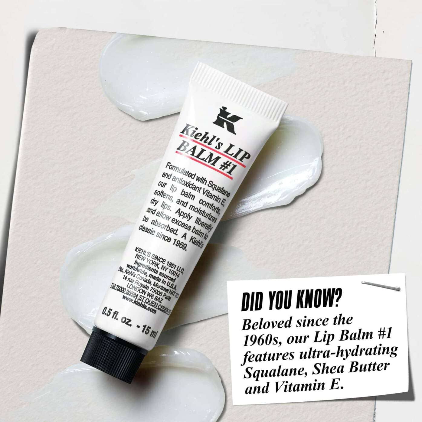 En tub med Lip Balm #1 på en vit yta med texten "Visste du? Formulerad med squalane, sheasmor och E-vitamin for återfuktade, slatare lappar."