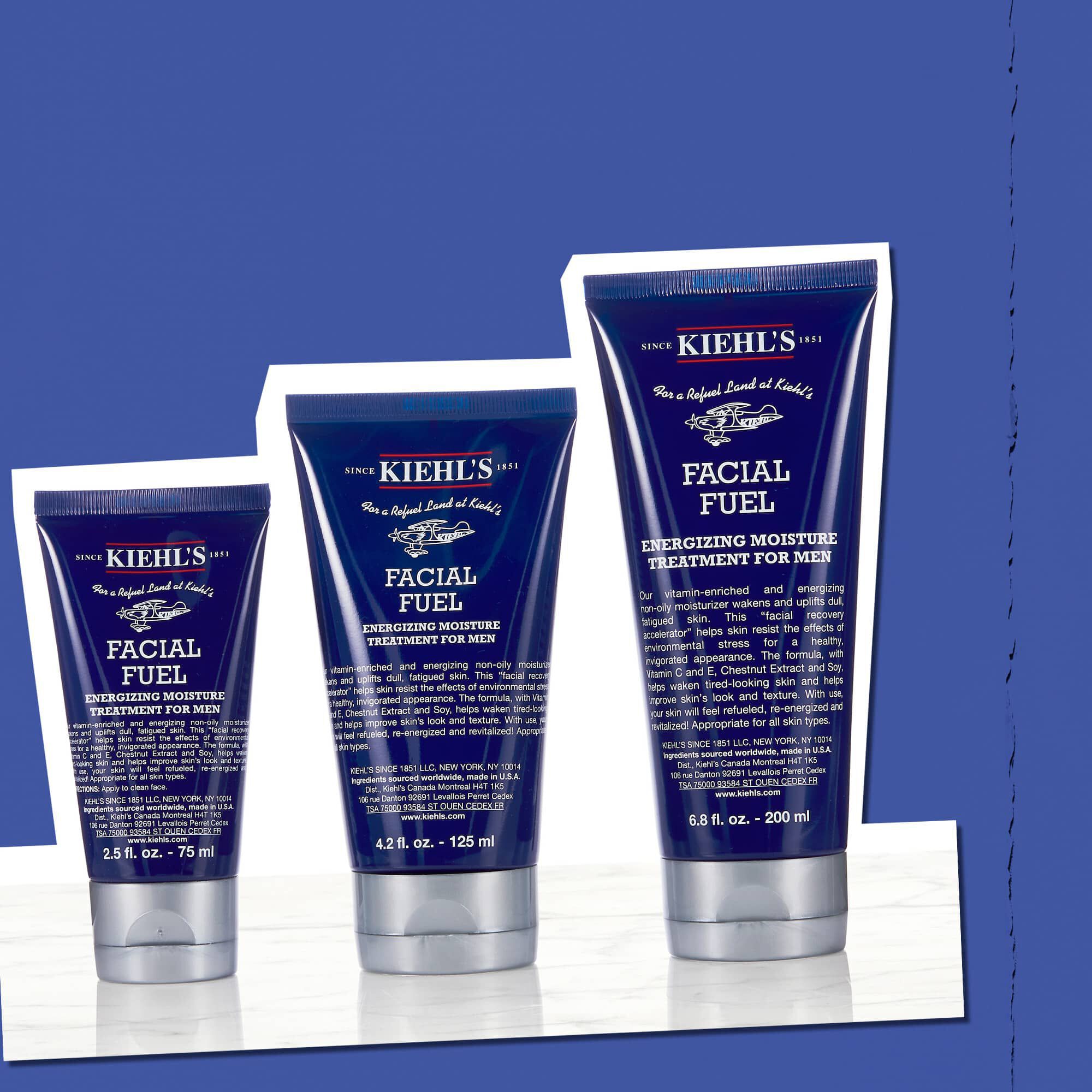 Tre flaskor med Facial Fuel Energizing Moisture Treatment for man som visar tillgangliga storlekar