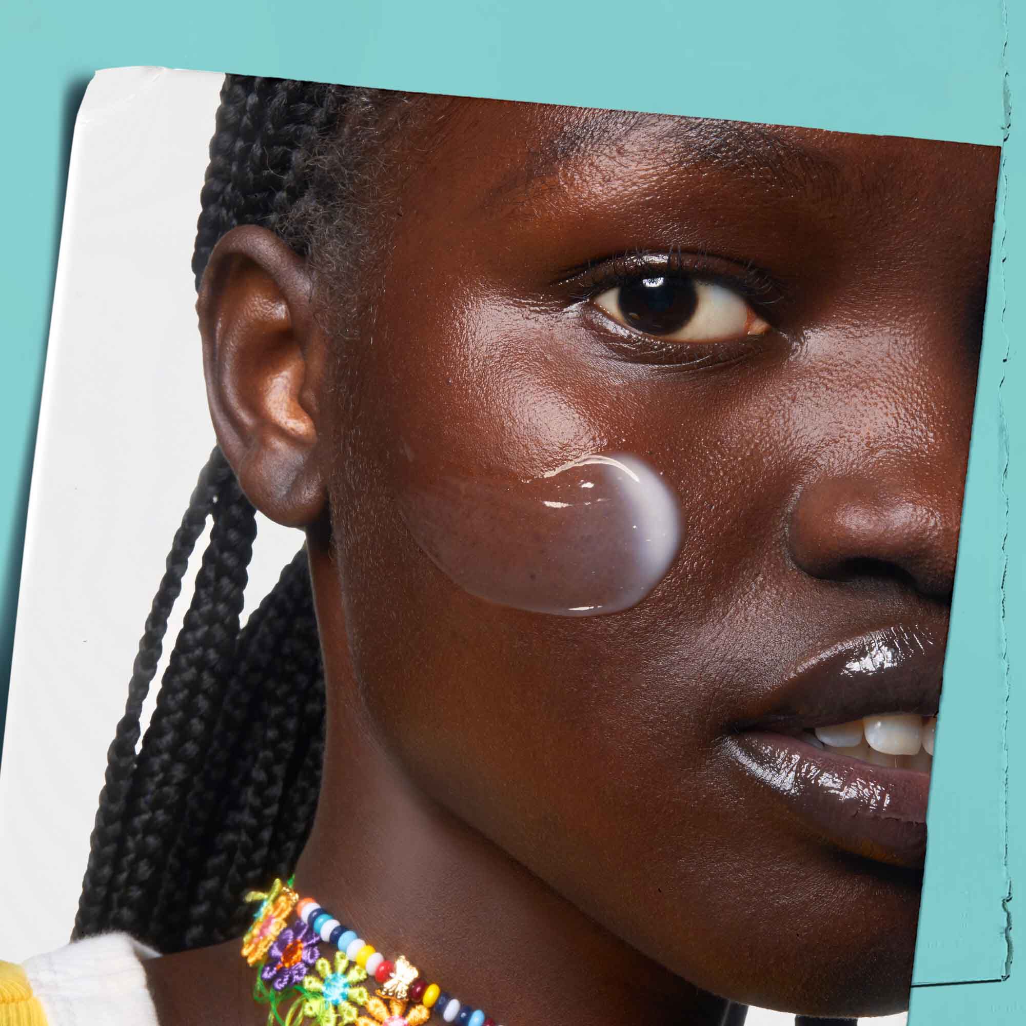 Expertly Clear Blemish-Treating & Preventing Lotion appliceras på huden.