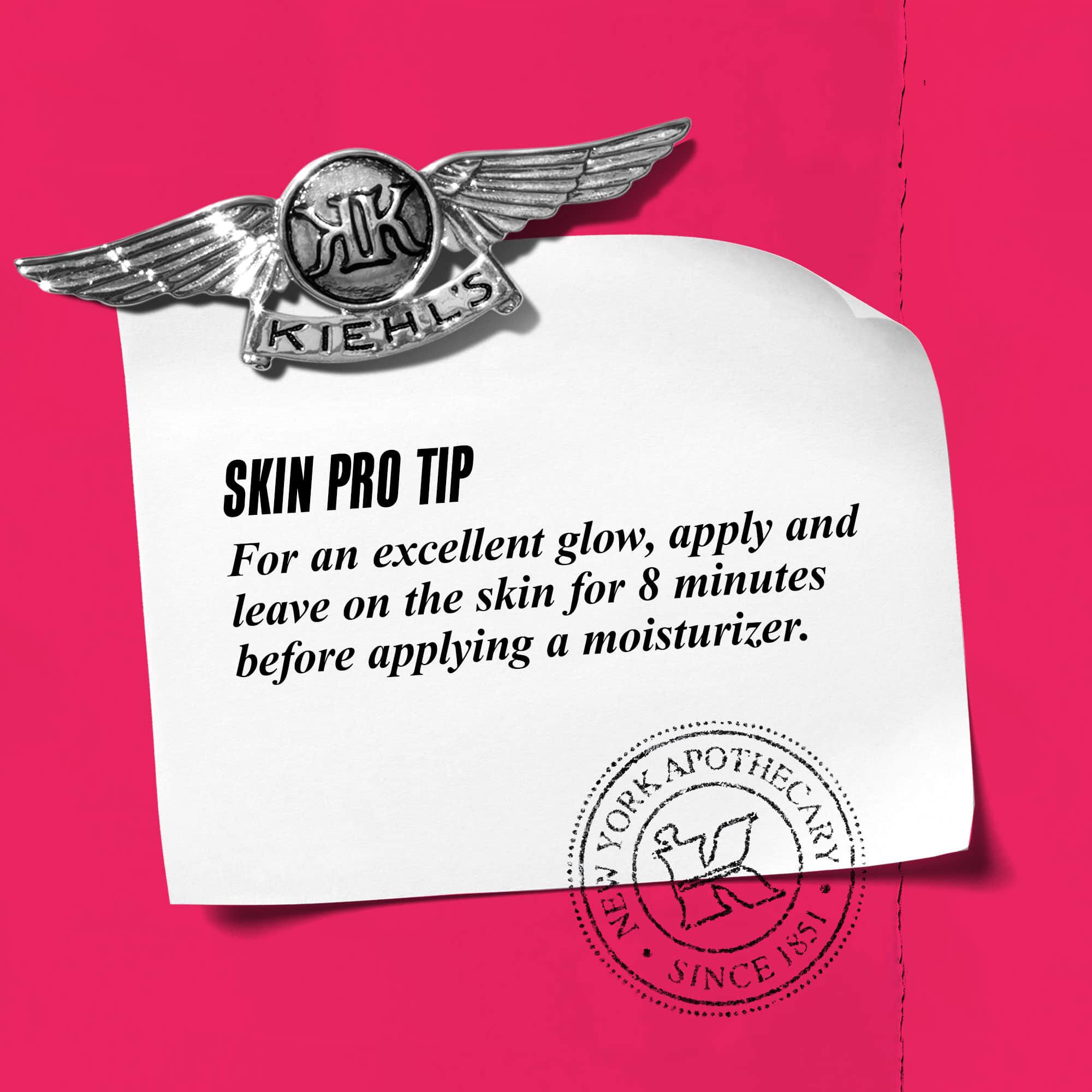 Grafik med texten: "Proffstips: For en utmarkt lyster, applicera och låt verka på huden i 5 minuter innan du applicerar en fuktkram."