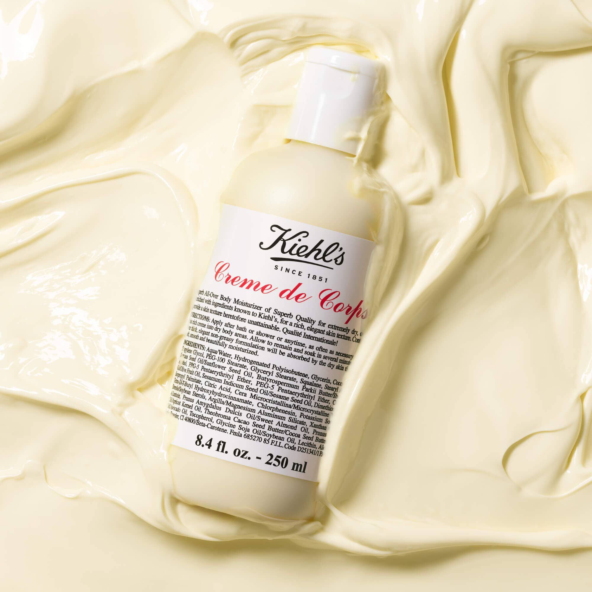 Flaska med Kiehl's Creme de Corps i en stor mangd bodylotion-konsistens
