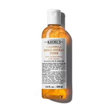 En 250 ml flaska av Kiehl's Calendula Herbal-Extract Toner med en klar vatska og gyllene nyans.