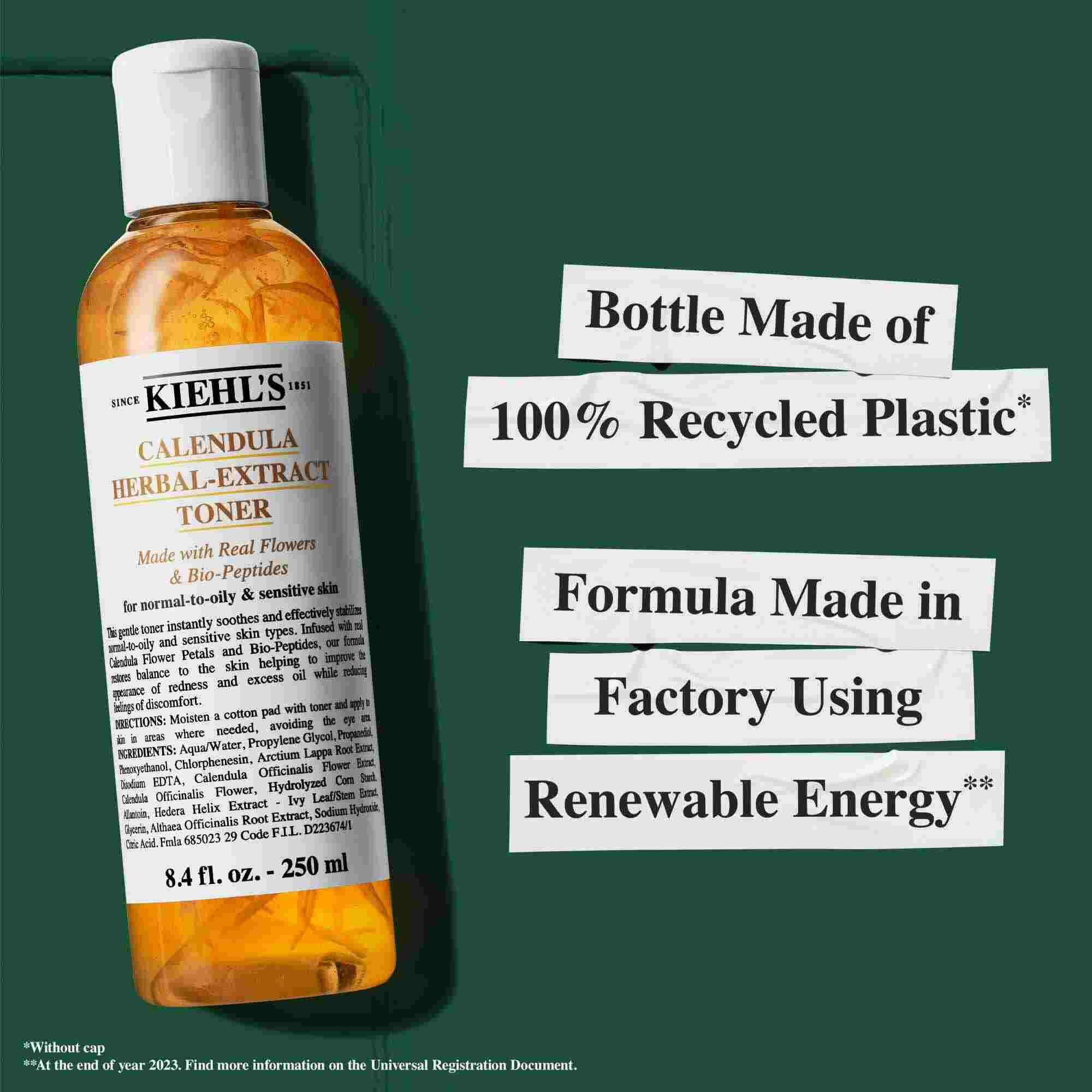 En flaska Calendula Herbal-Extract Toner med text som framhaver hållbarhetsfunktioner: "Flaska tillverkad av 100 % återvunnen plast" och "Formel tillverkad i fabrik med fornybar energi."